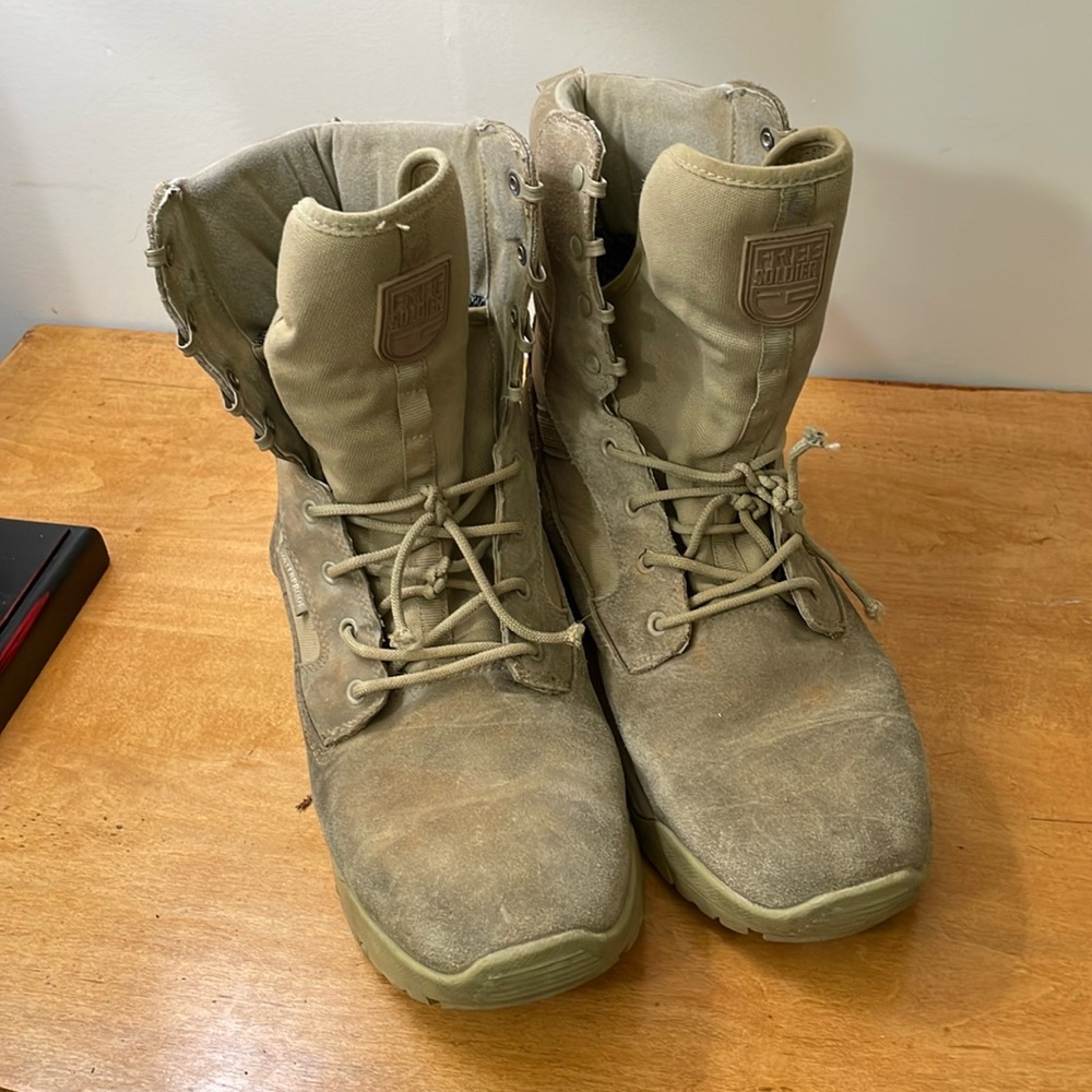 Men's tan FREE SOLDIER Tactical boots. Size 12